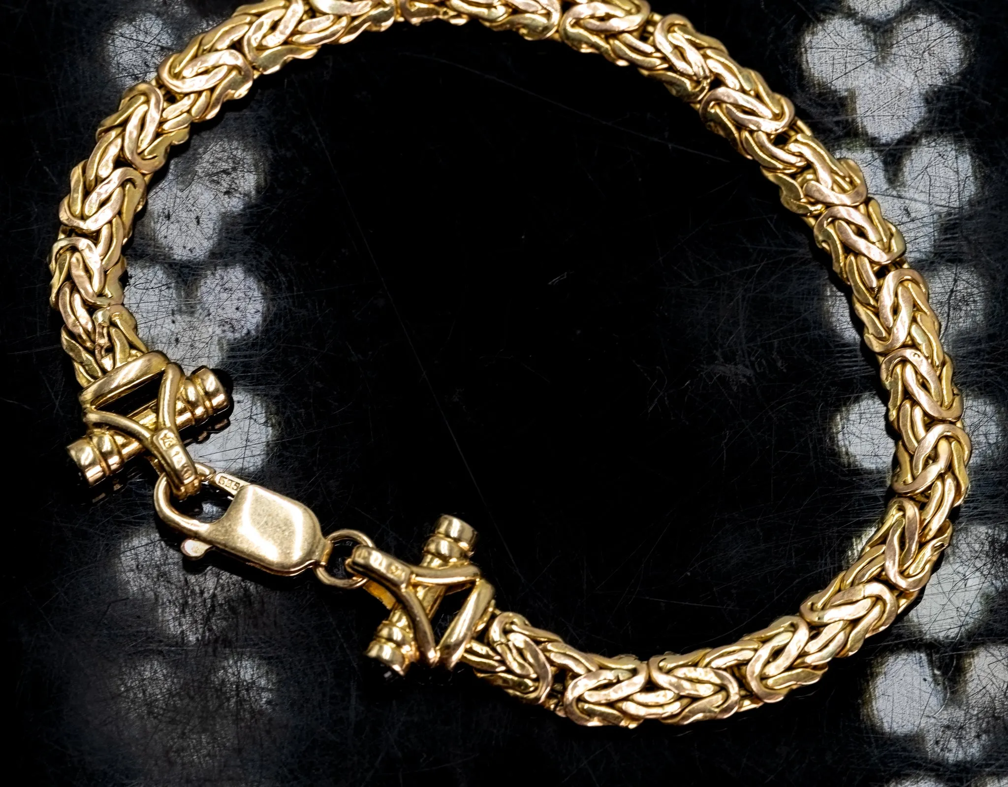 An Exquisite Yellow Gold Fancy Link Bracelet