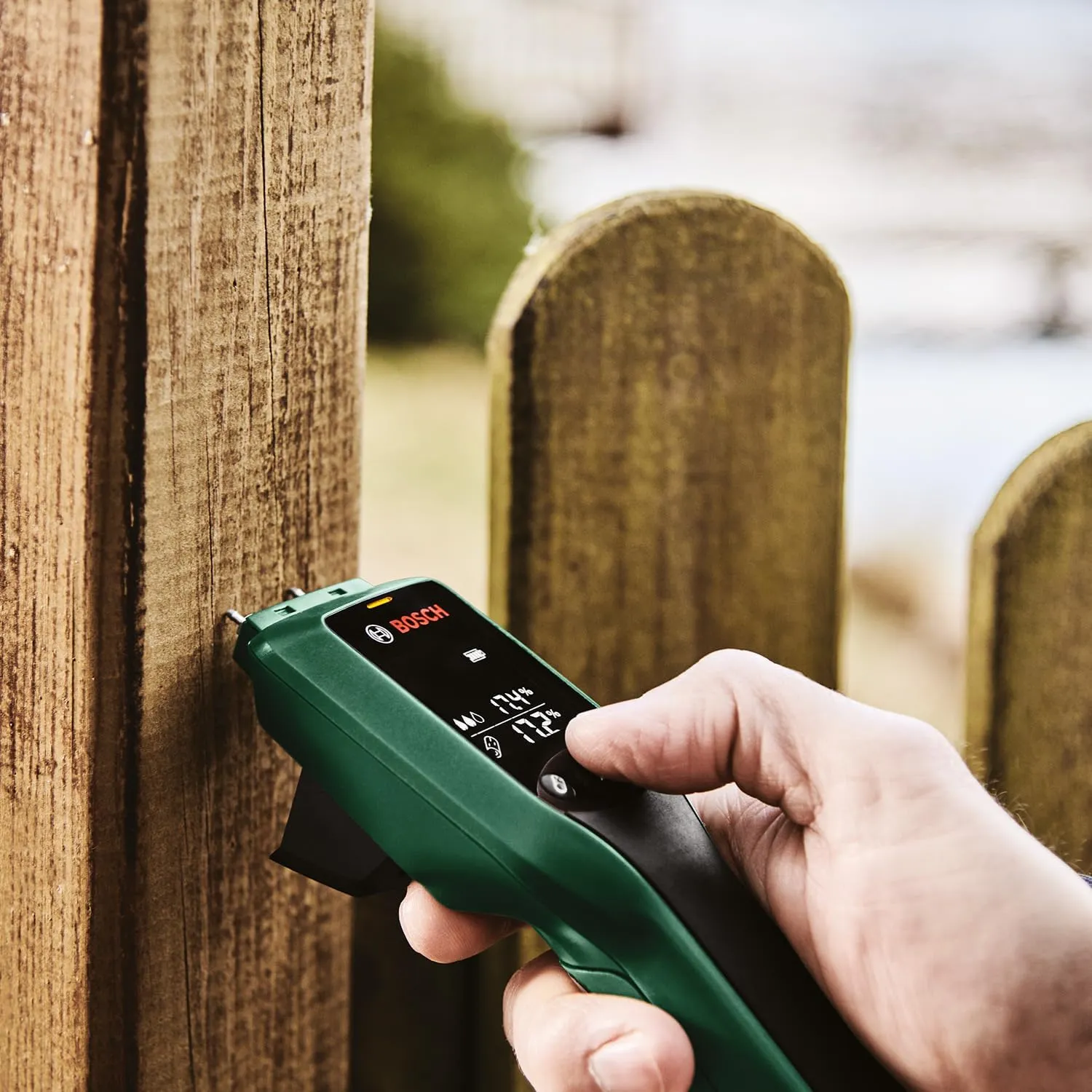 Bosch UniversalHumid Moisture Meter - Accurate Wood Group Selection & LED Indicator - E-Commerce Packaging