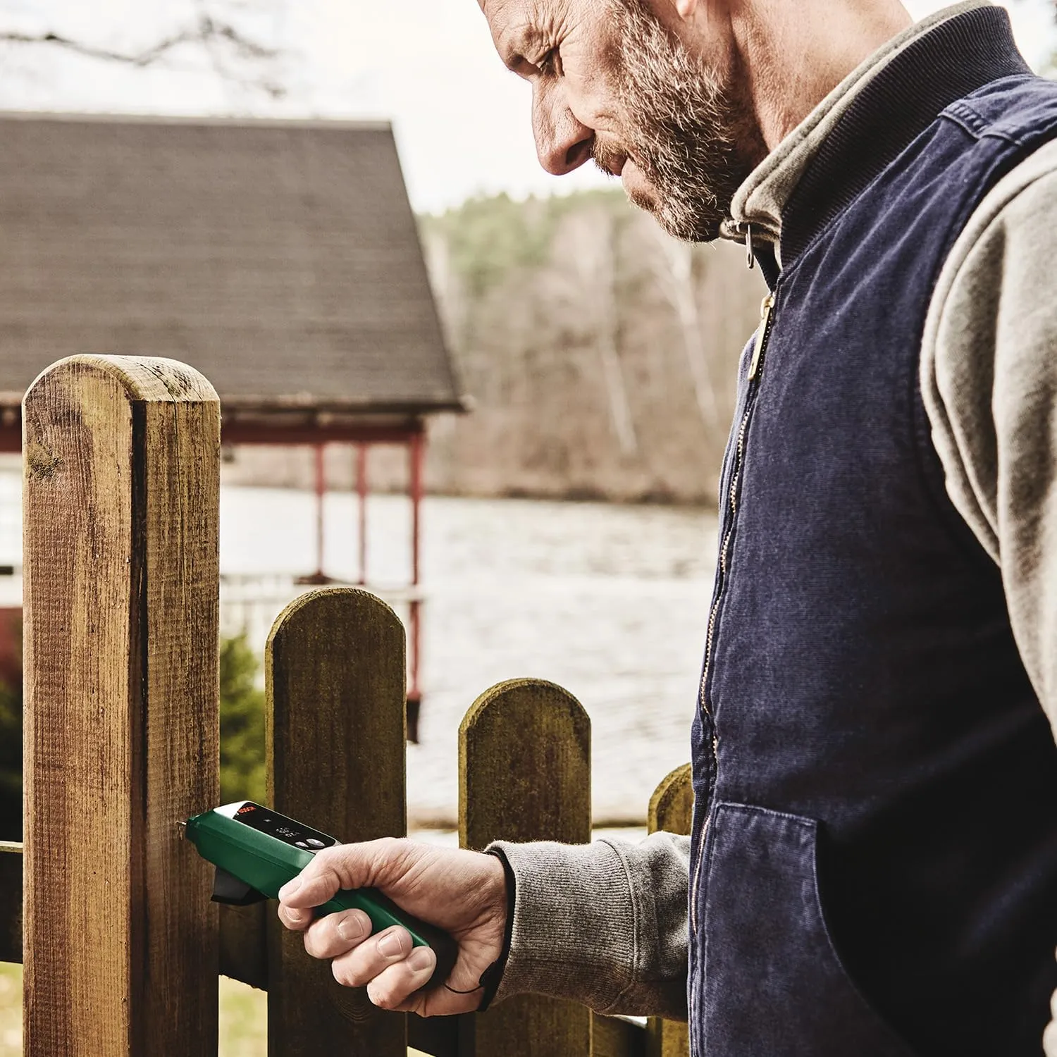 Bosch UniversalHumid Moisture Meter - Accurate Wood Group Selection & LED Indicator - E-Commerce Packaging