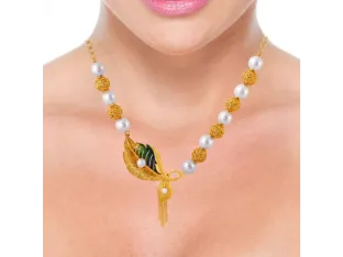 Exquisite 22k Gold & Pearl Necklace With Peacock Feather Detailing