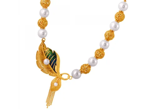 Exquisite 22k Gold & Pearl Necklace With Peacock Feather Detailing