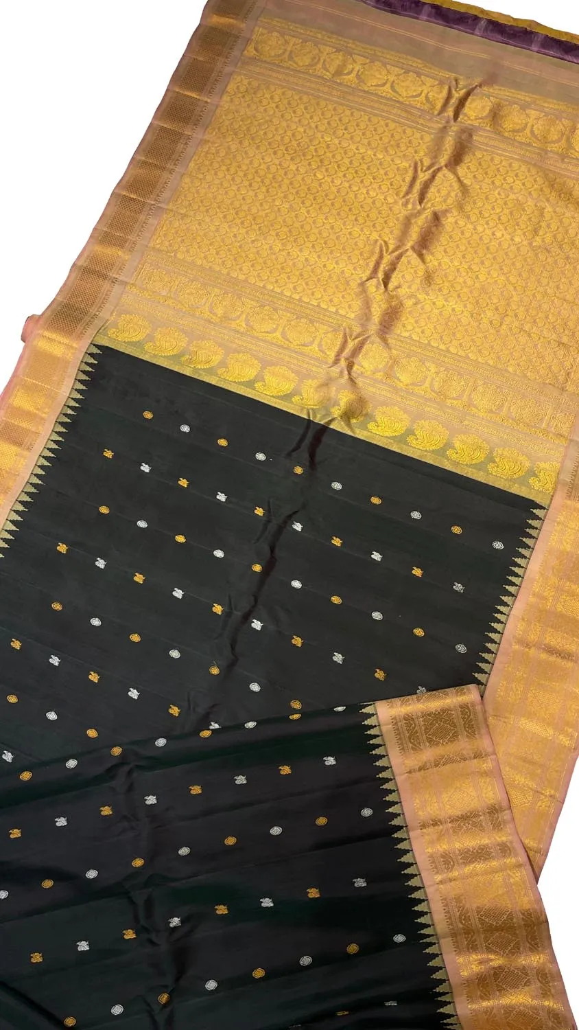 Exquisite Black Gadwal Handloom Silk Saree