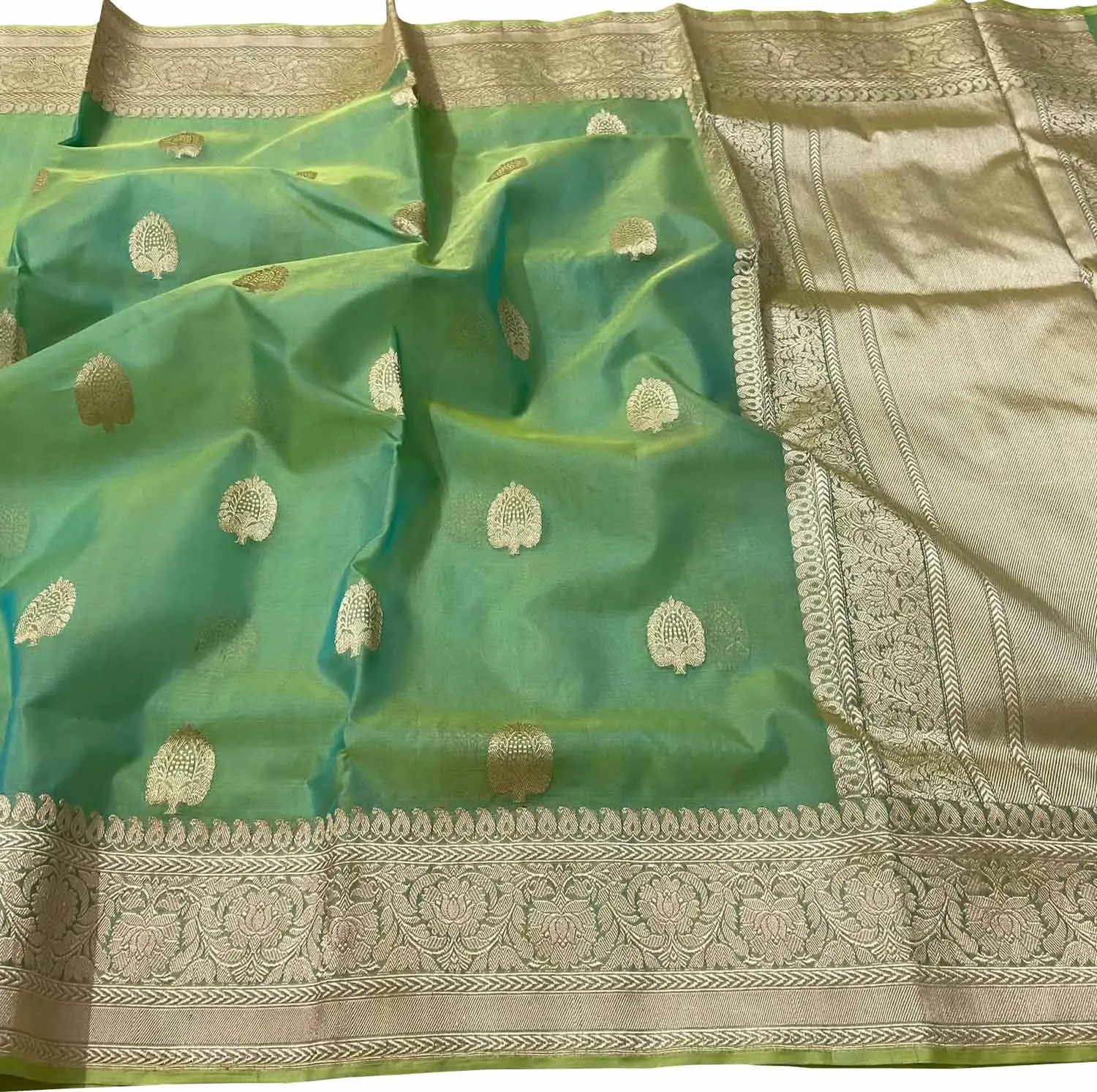 Exquisite Green Banarasi Kora Silk Saree - Handloom Beauty