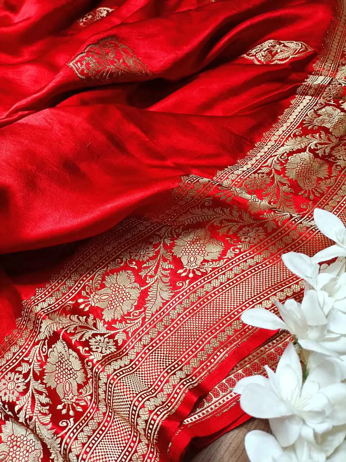 Exquisite Red Banarasi Silk Saree - Handloom Luxury