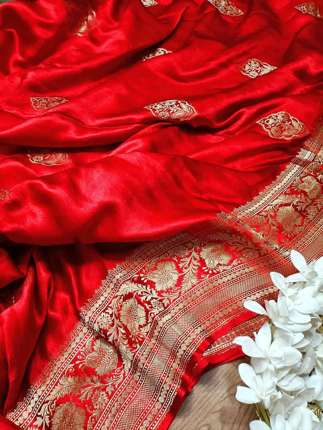 Exquisite Red Banarasi Silk Saree - Handloom Luxury