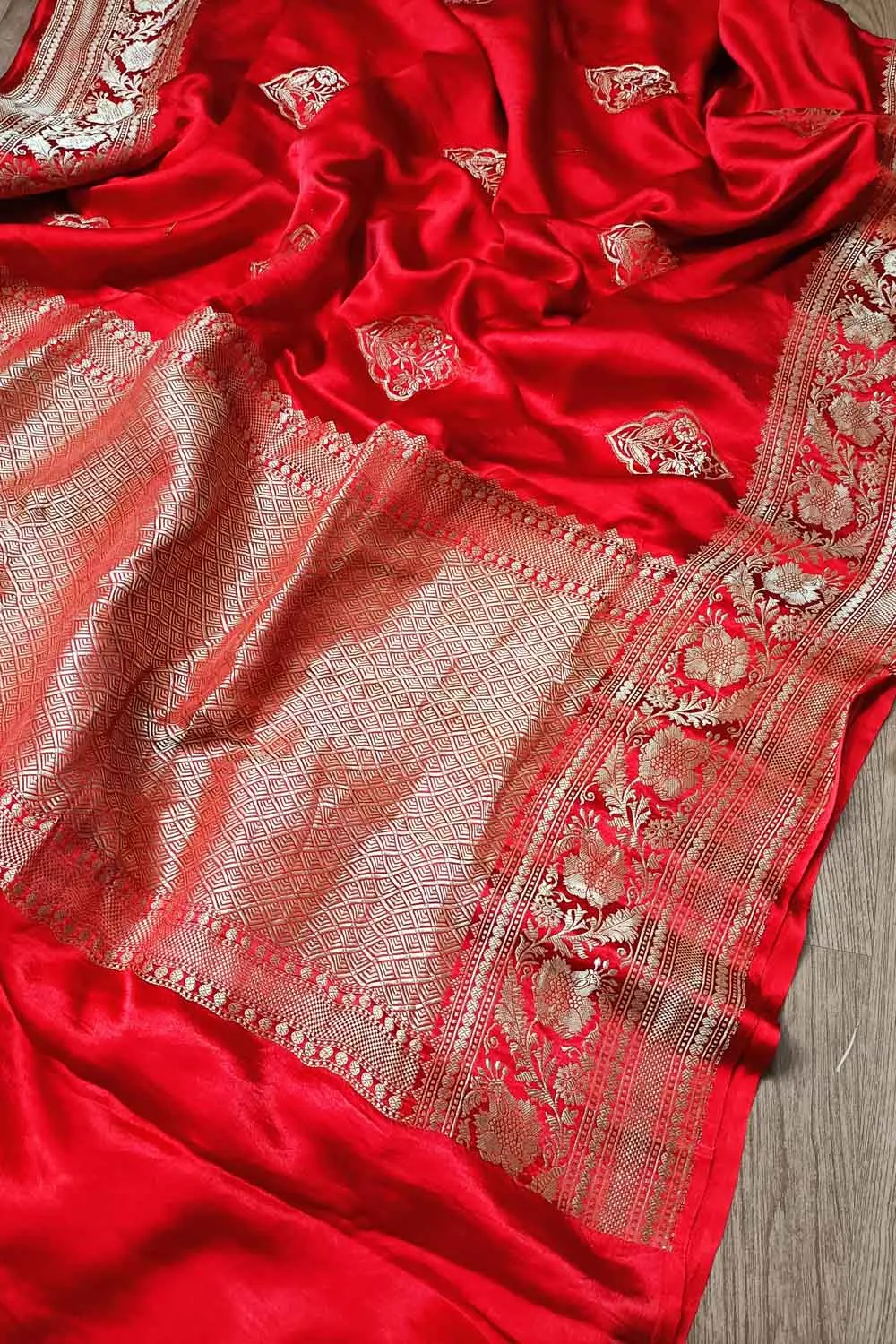 Exquisite Red Banarasi Silk Saree - Handloom Luxury