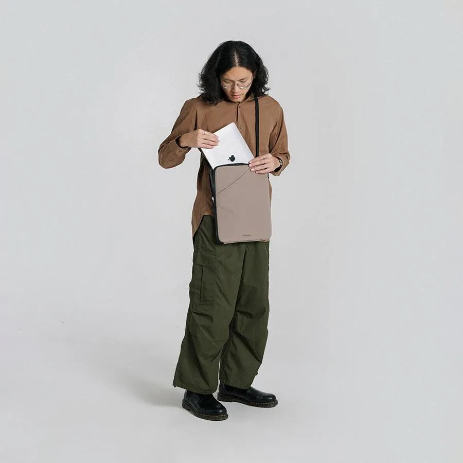 HELLOLULU Eilif 3 Way Sleeve Case 16" Pastel Khaki