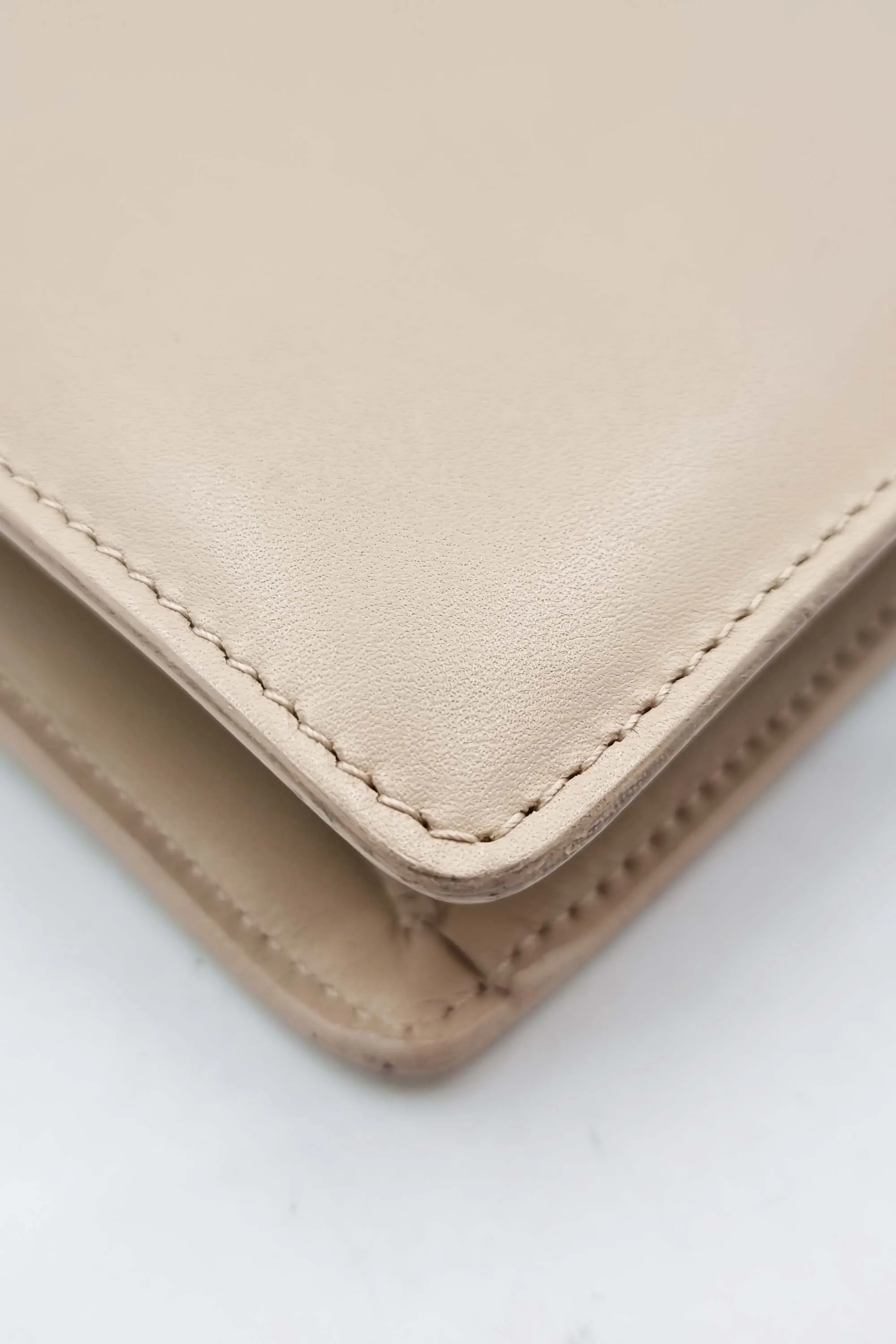 Medium Betty Flap Bag Beige