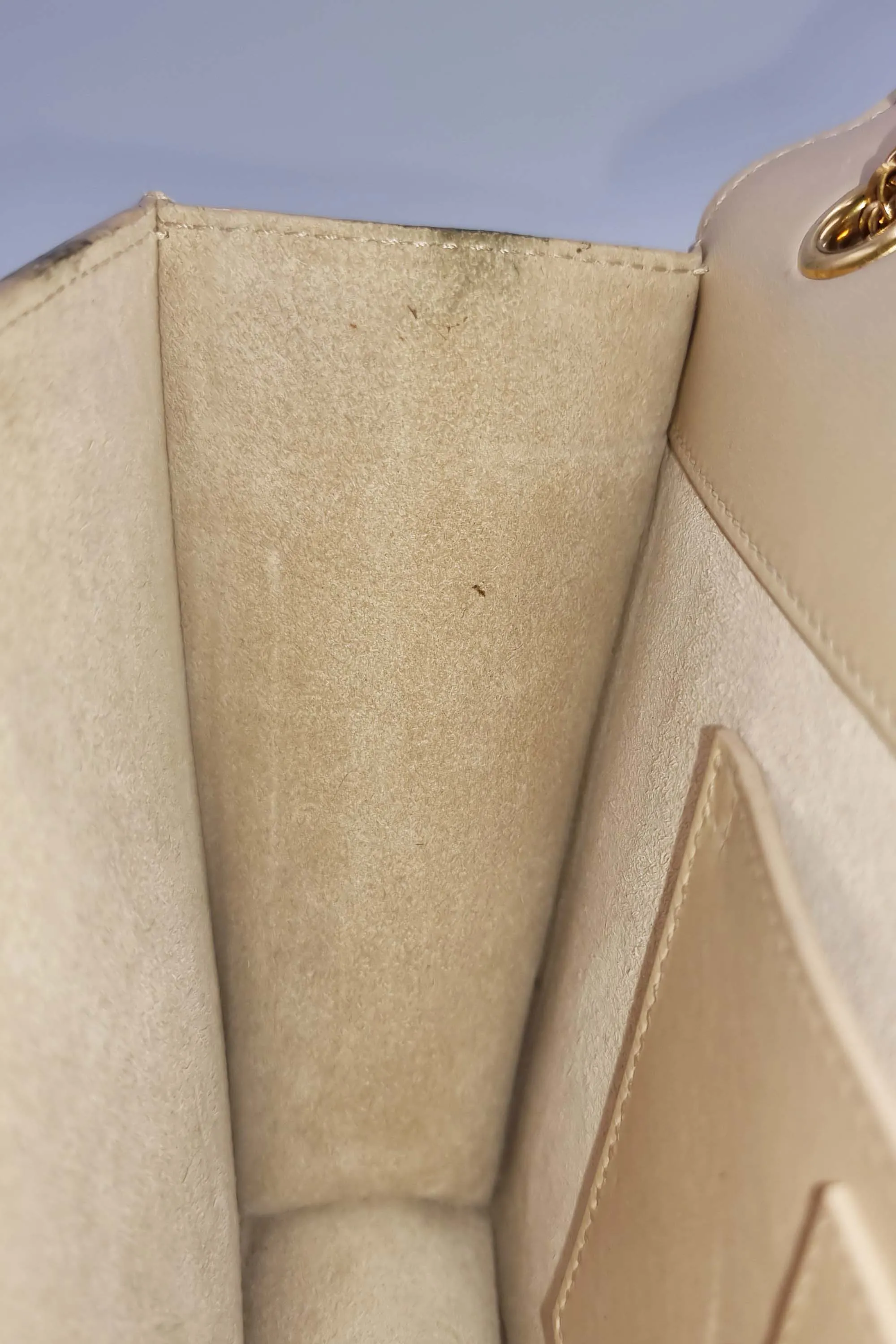 Medium Betty Flap Bag Beige