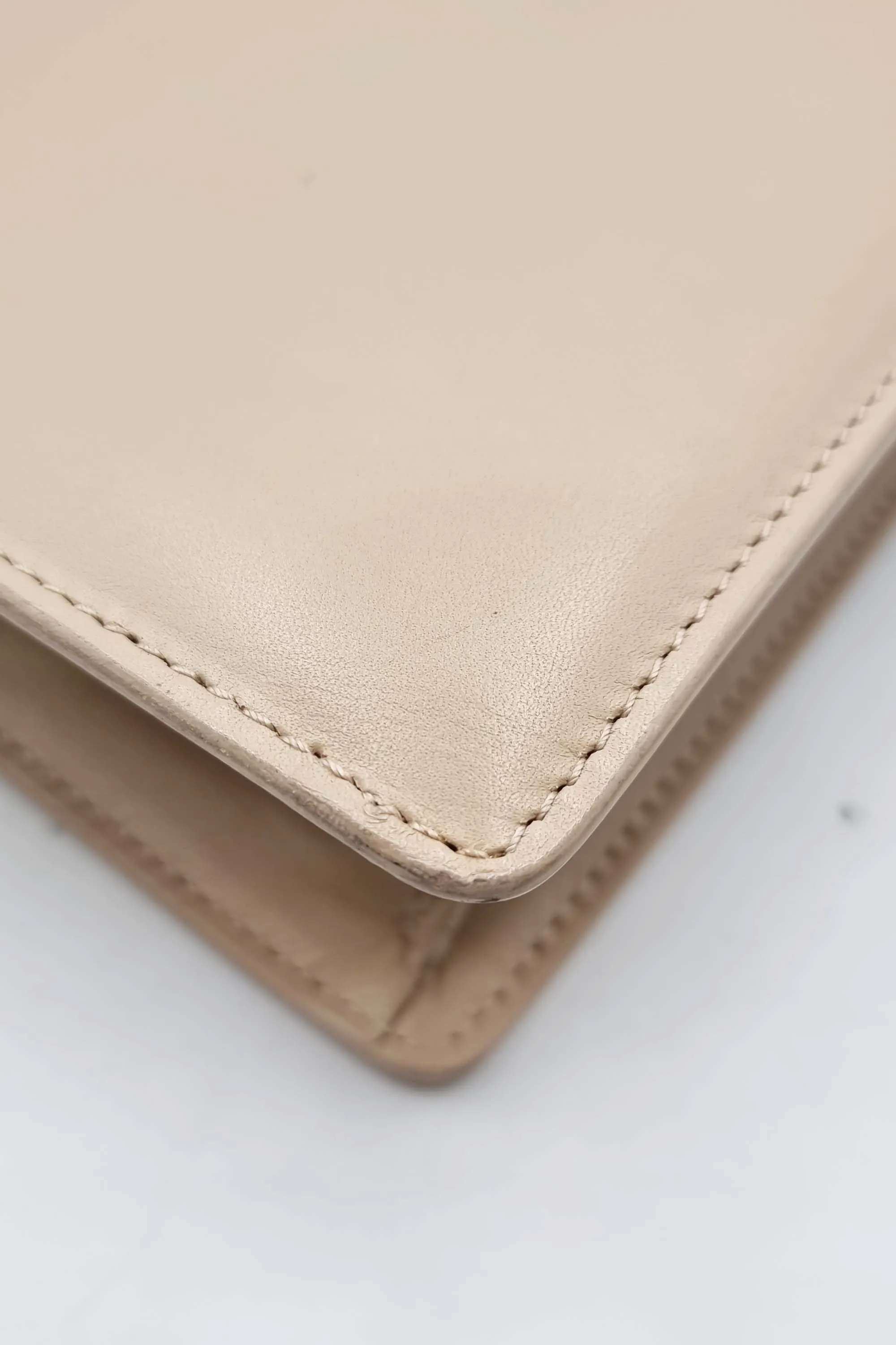 Medium Betty Flap Bag Beige
