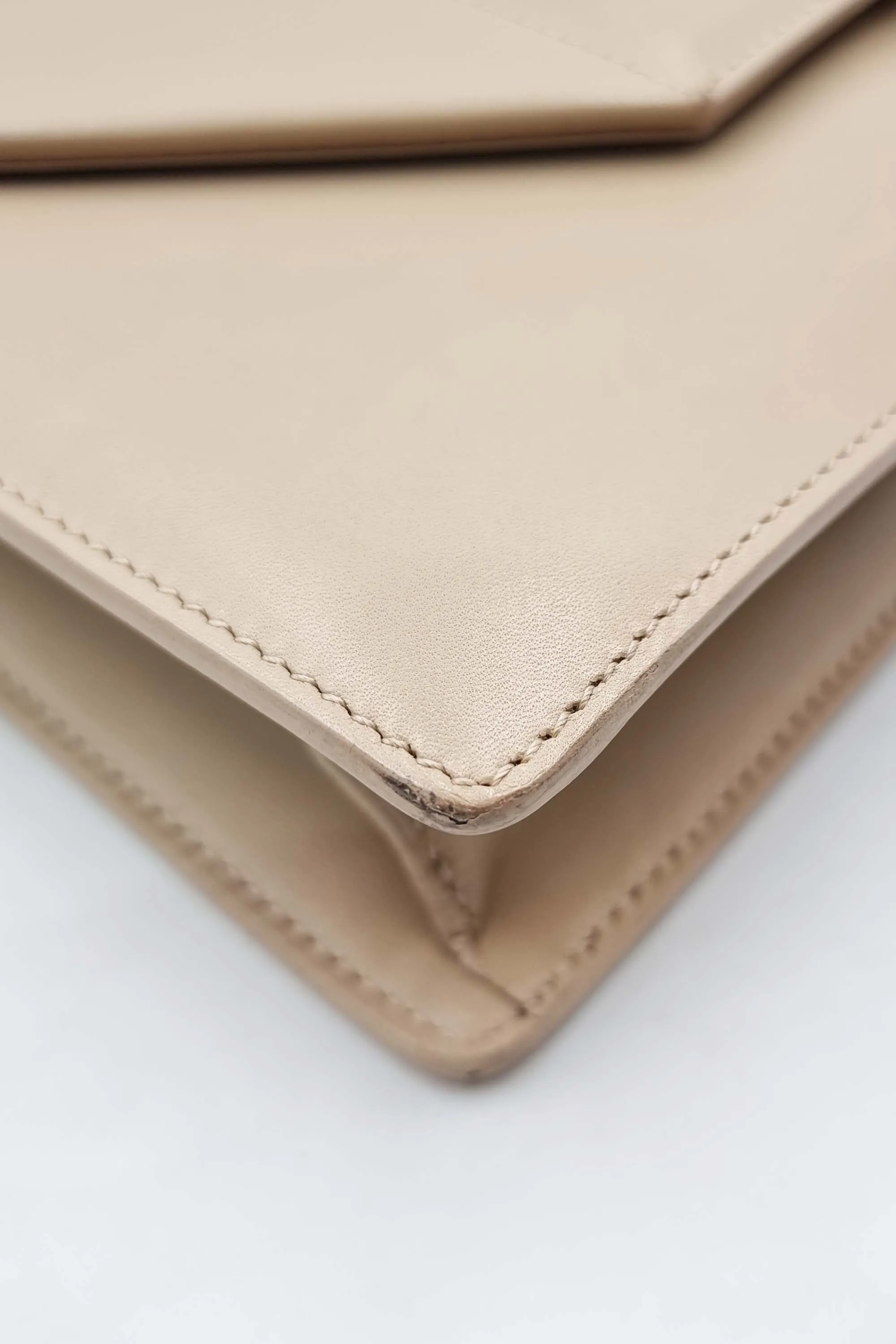 Medium Betty Flap Bag Beige