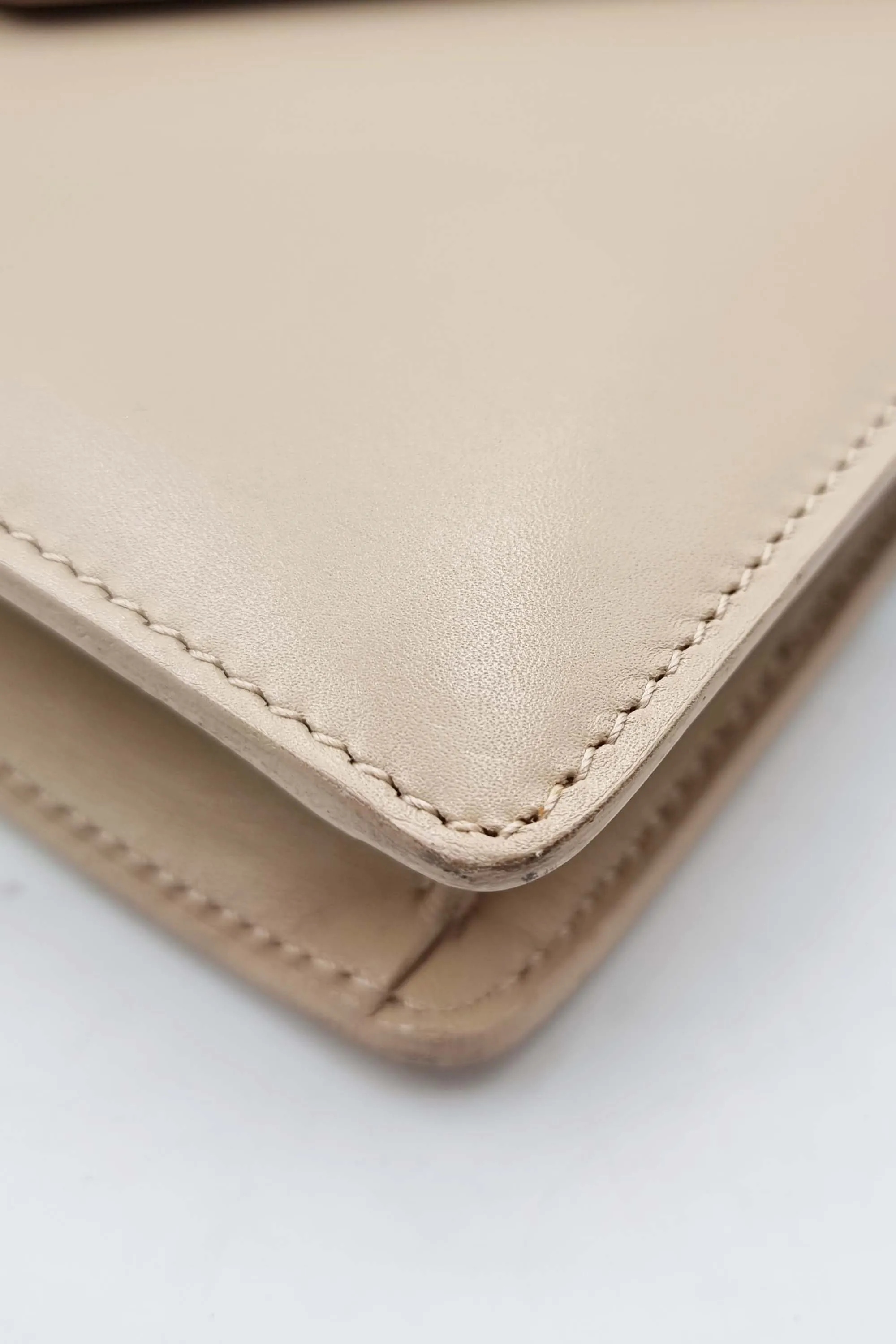 Medium Betty Flap Bag Beige