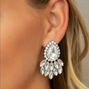 Paparazzi A Breath of Fresh HEIR Earrings Black