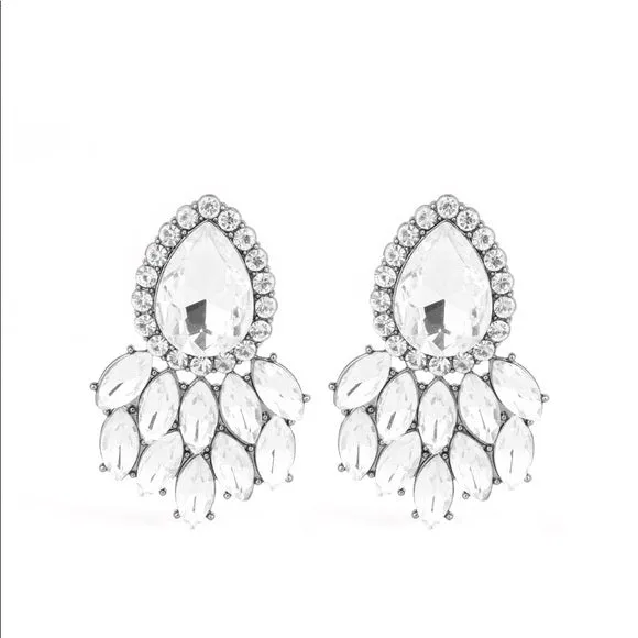 Paparazzi A Breath of Fresh HEIR Earrings Black
