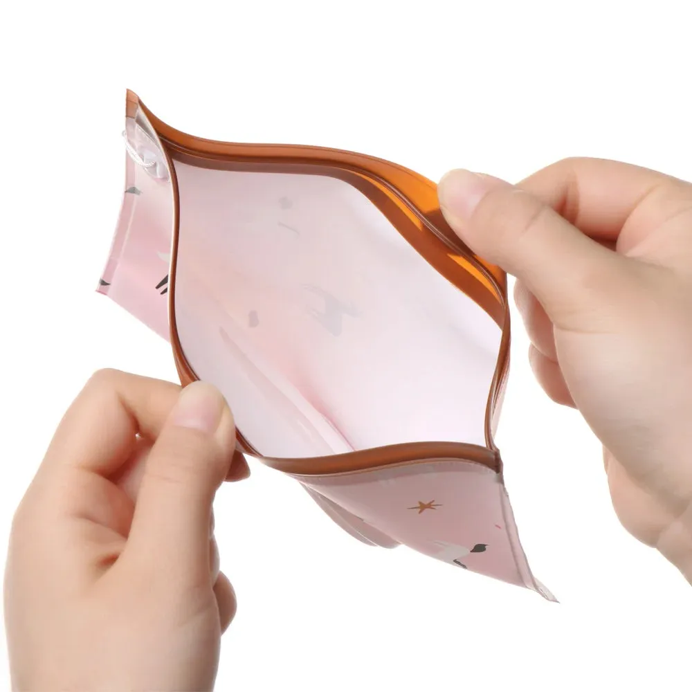 "Adorable Baby Wet Wipes Bag with Flip Cover - Stylish and Practical Tissue Box for Babies, Perfect for Strollers and Carrying - Must-Have Baby Product!"