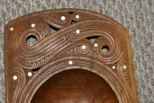 STUNNING ONE OF A KIND HAND CARVED ROSEWOOD MUSEUM MASTERPIECE SERVING PLATTER DISH WITH MOTHER OF PEARL INSERTS & LACY BORDER BY RENOWNED SCULPTOR FROM THE REMOTE TROBRIAND ISLANDS MELANESIA KULA RING COLLECTOR DESIGNER 2A86 15”X8”X2”