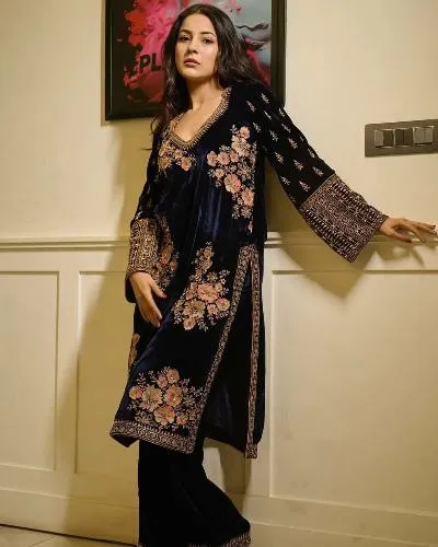 Superhit Dark Blue Exquisite Velvet Salwar Suit