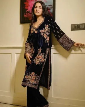 Superhit Dark Blue Exquisite Velvet Salwar Suit