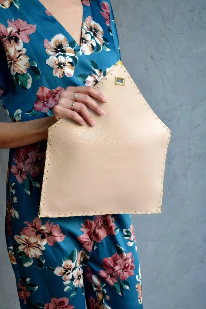 Symmetria  leather clutch in nude: Gold / Large