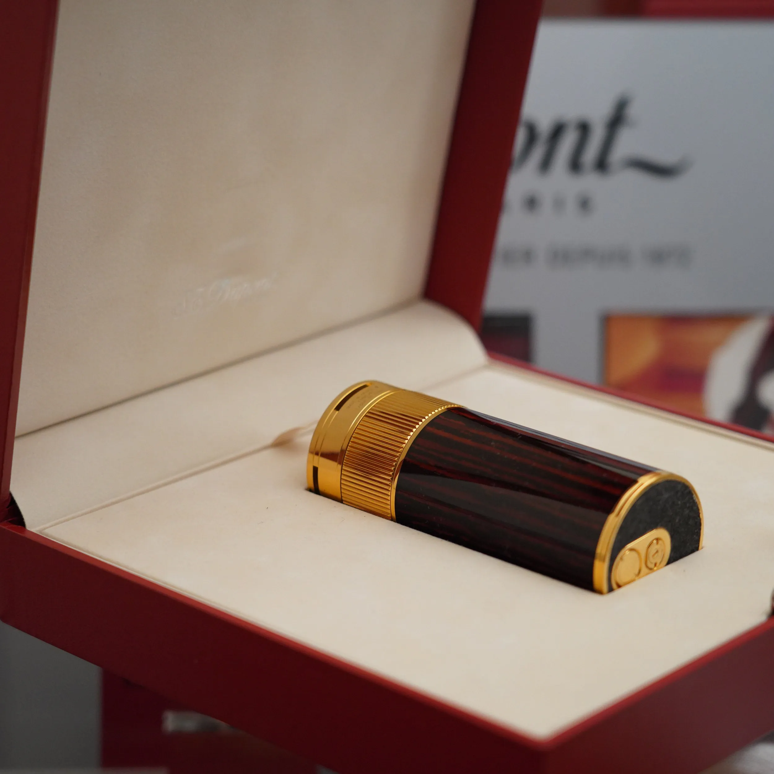 Vintage 1980 S.T. Dupont 18k Masterpiece Unique Cylinder Gold Plated Macassar Lacquer Dual Flame Table Lighter