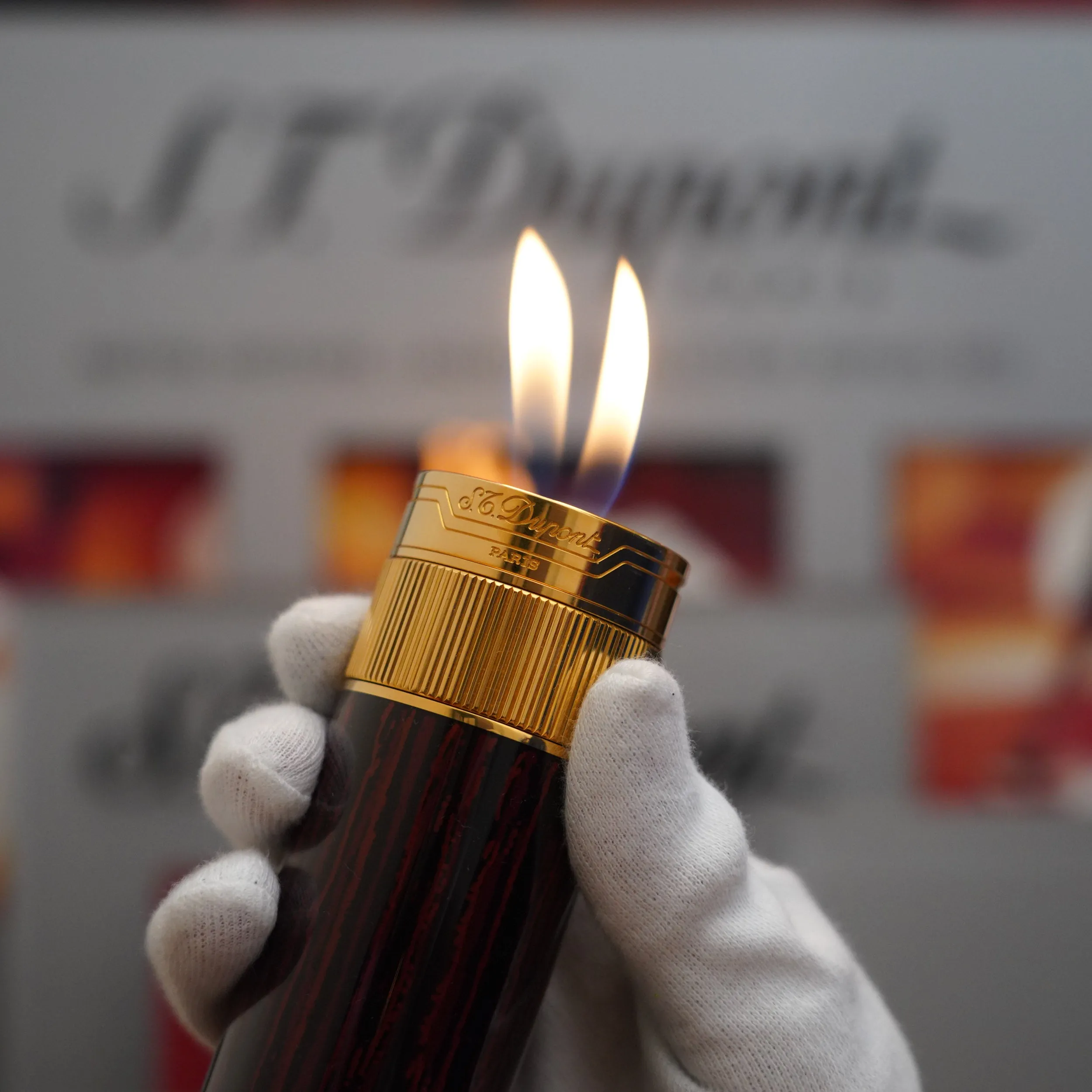 Vintage 1980 S.T. Dupont 18k Masterpiece Unique Cylinder Gold Plated Macassar Lacquer Dual Flame Table Lighter