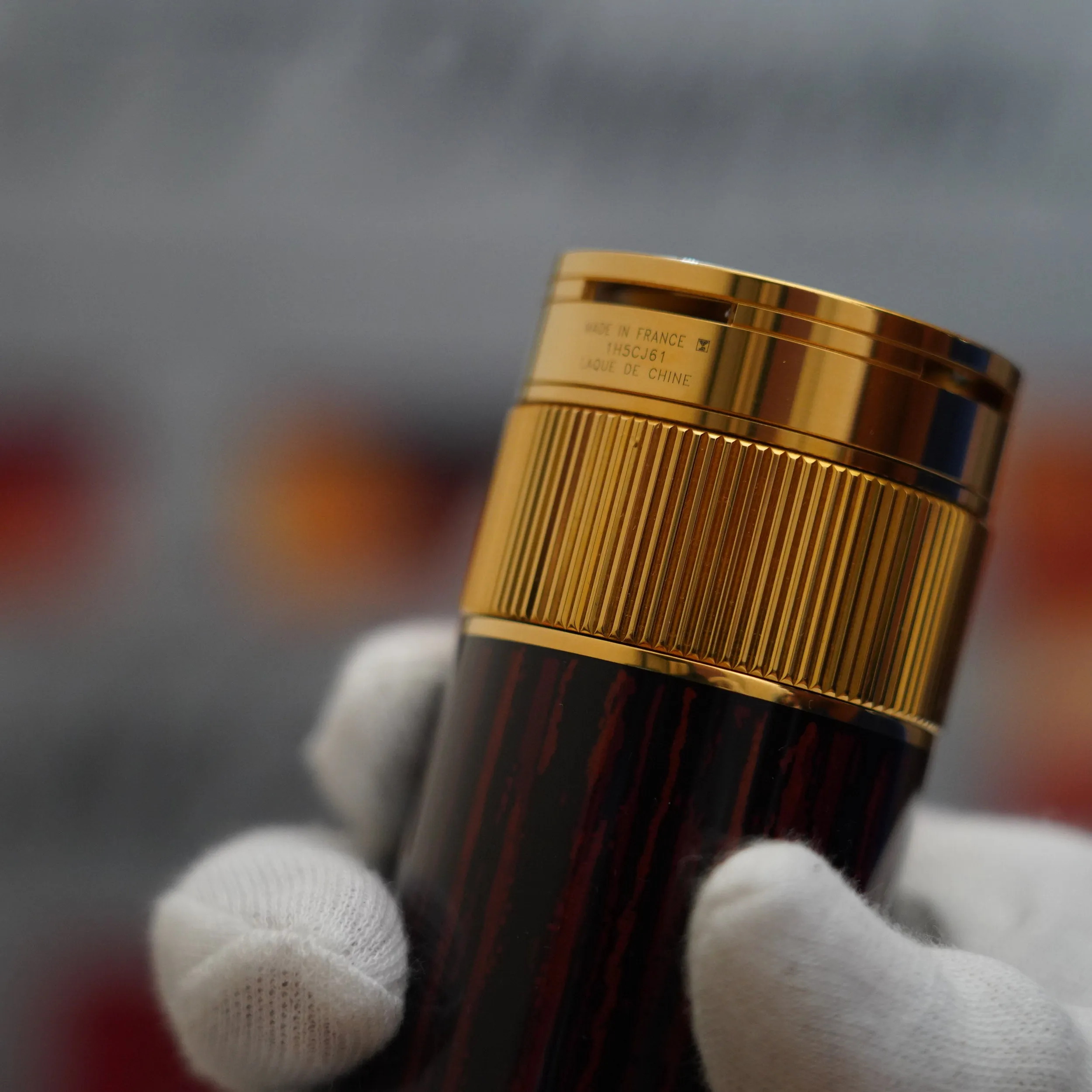 Vintage 1980 S.T. Dupont 18k Masterpiece Unique Cylinder Gold Plated Macassar Lacquer Dual Flame Table Lighter