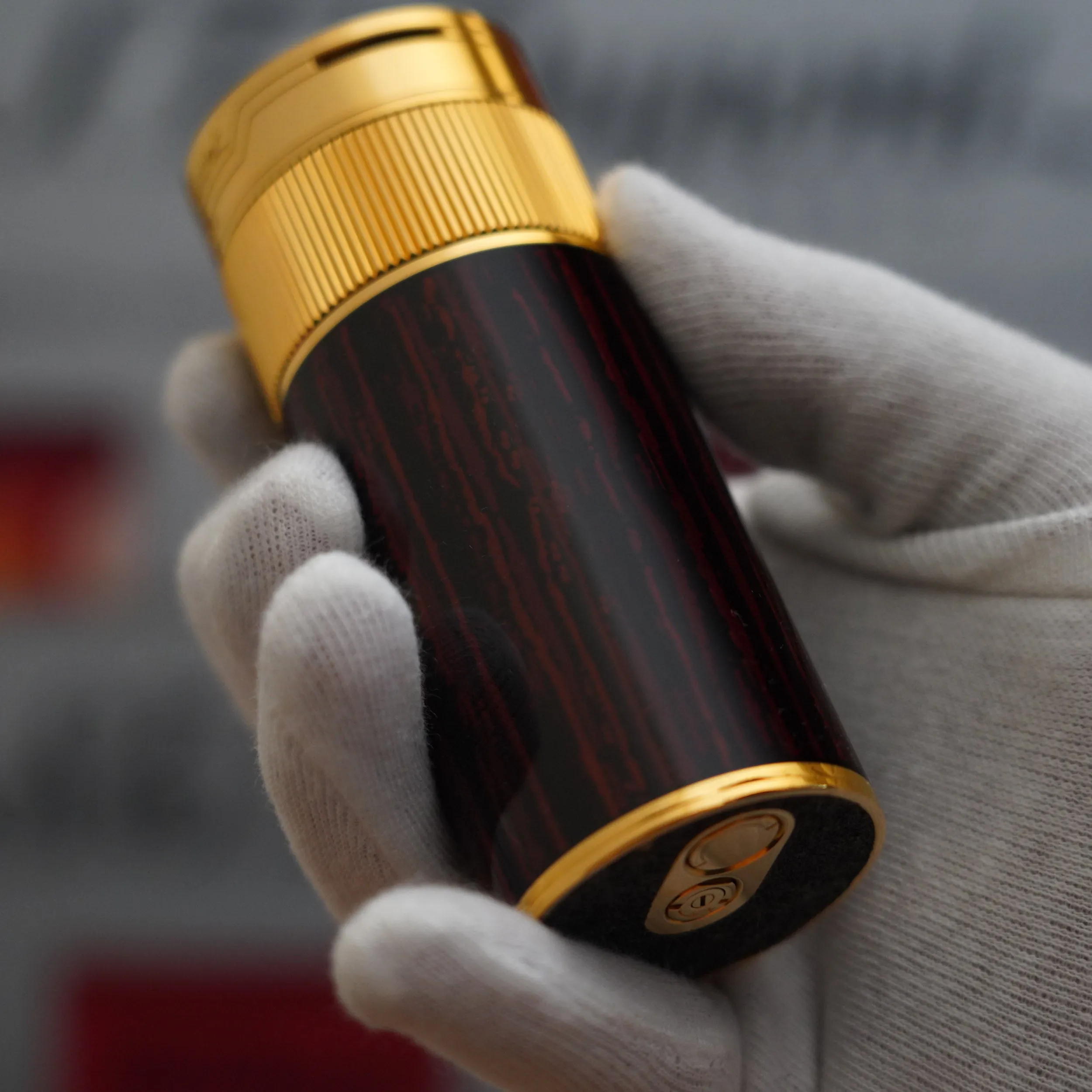 Vintage 1980 S.T. Dupont 18k Masterpiece Unique Cylinder Gold Plated Macassar Lacquer Dual Flame Table Lighter