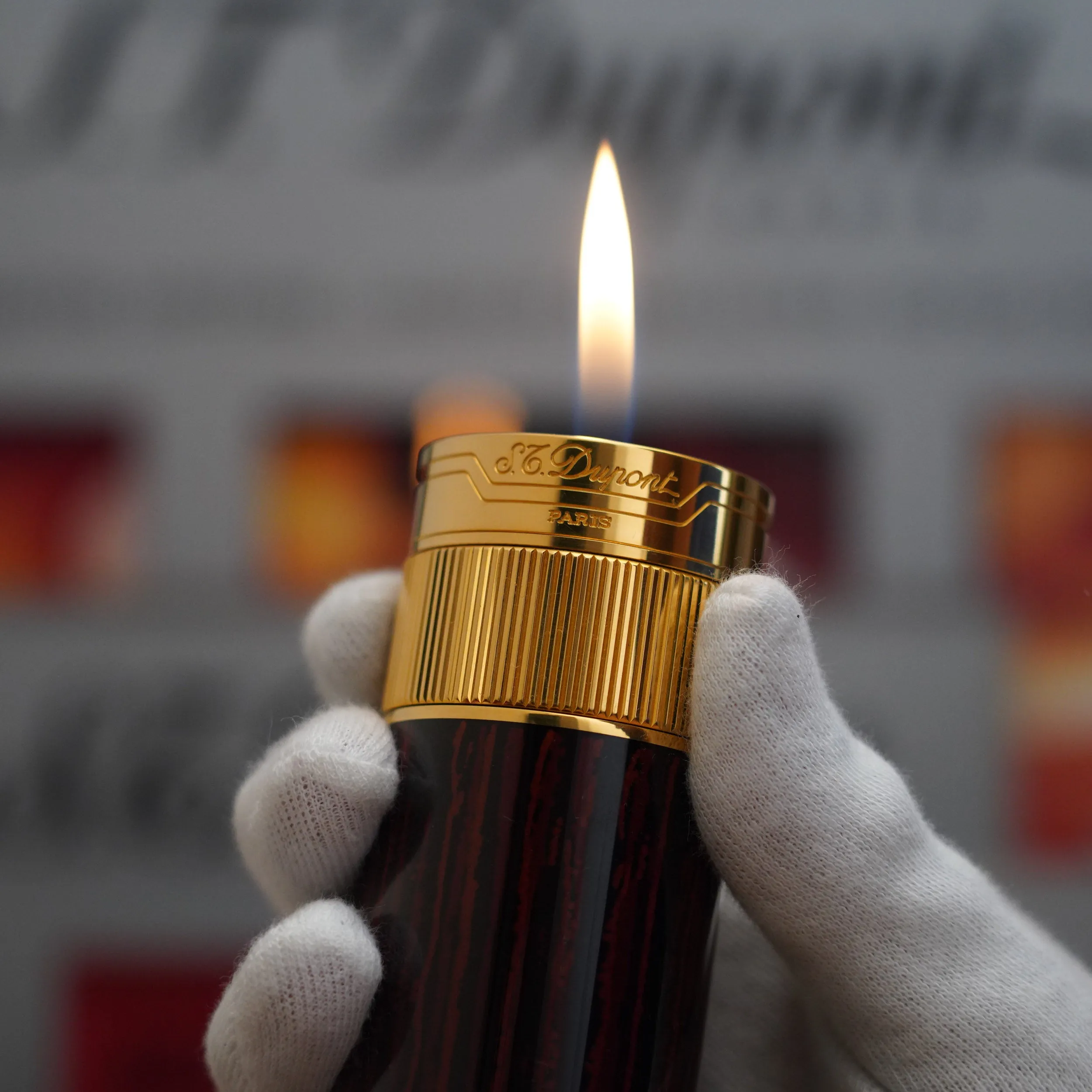 Vintage 1980 S.T. Dupont 18k Masterpiece Unique Cylinder Gold Plated Macassar Lacquer Dual Flame Table Lighter